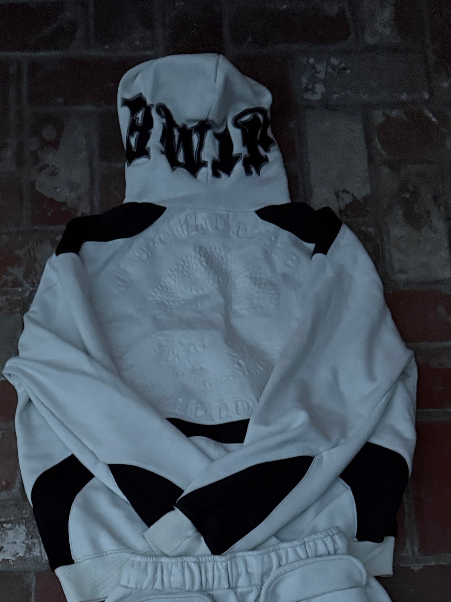 V2 ZIP-UP HOODIE [CREAM/BLACK]