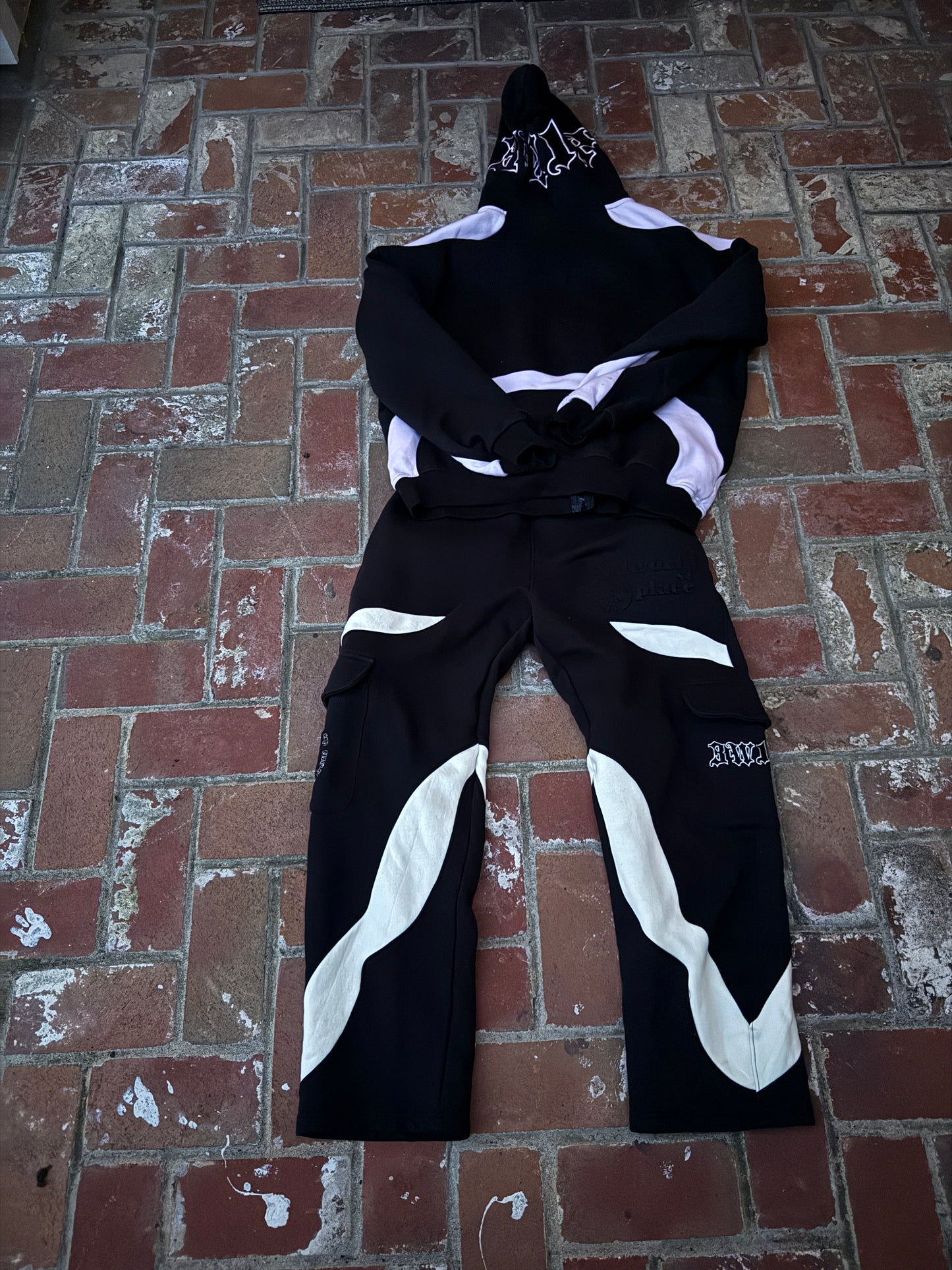 V2 CARGO SWEATPANTS [BLACK/CREAM]