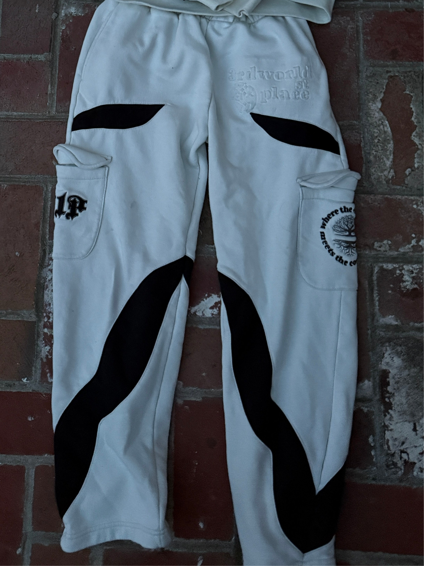 V2 CARGO SWEATPANTS [CREAM/BLACK]