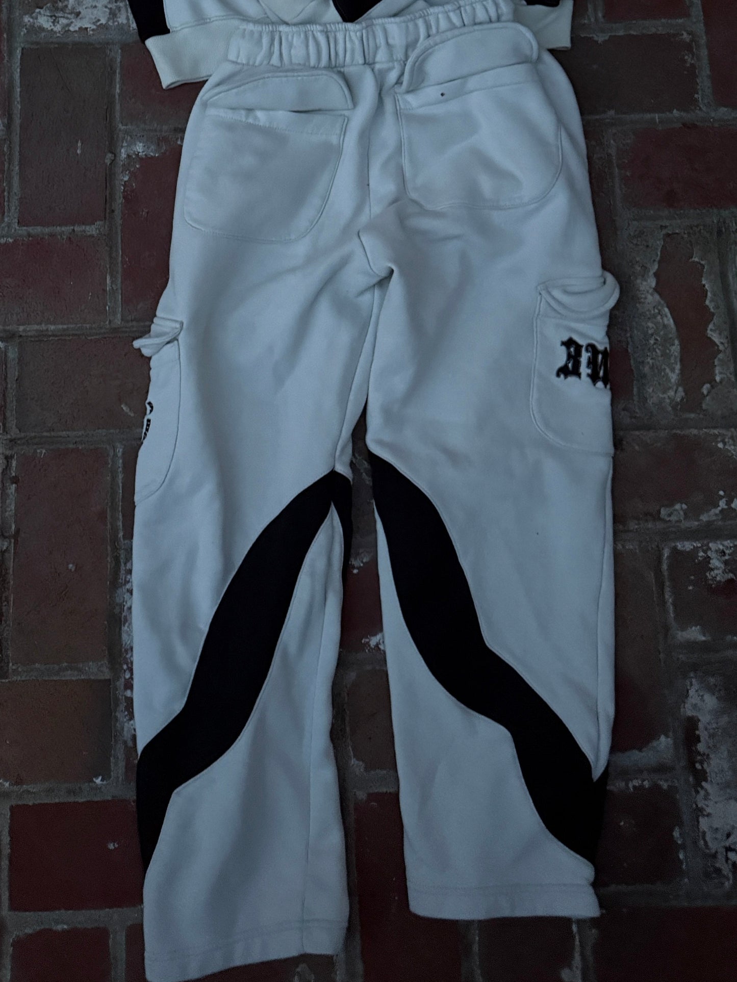 V2 CARGO SWEATPANTS [CREAM/BLACK]