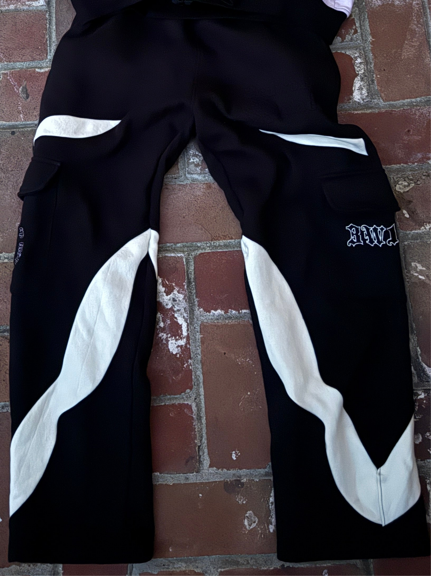 V2 CARGO SWEATPANTS [BLACK/CREAM]