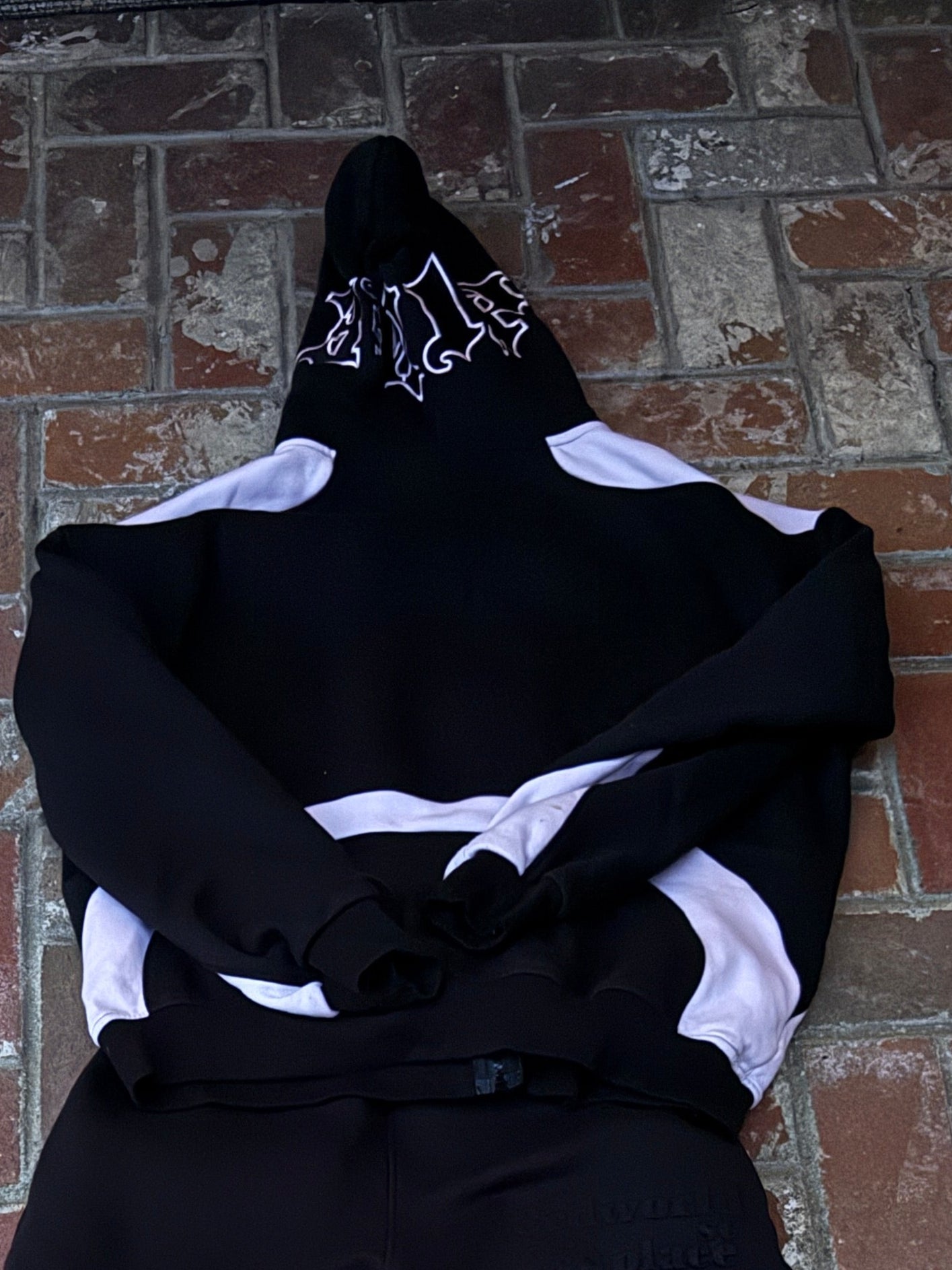 V2 ZIP-UP HOODIE [BLACK/CREAM]