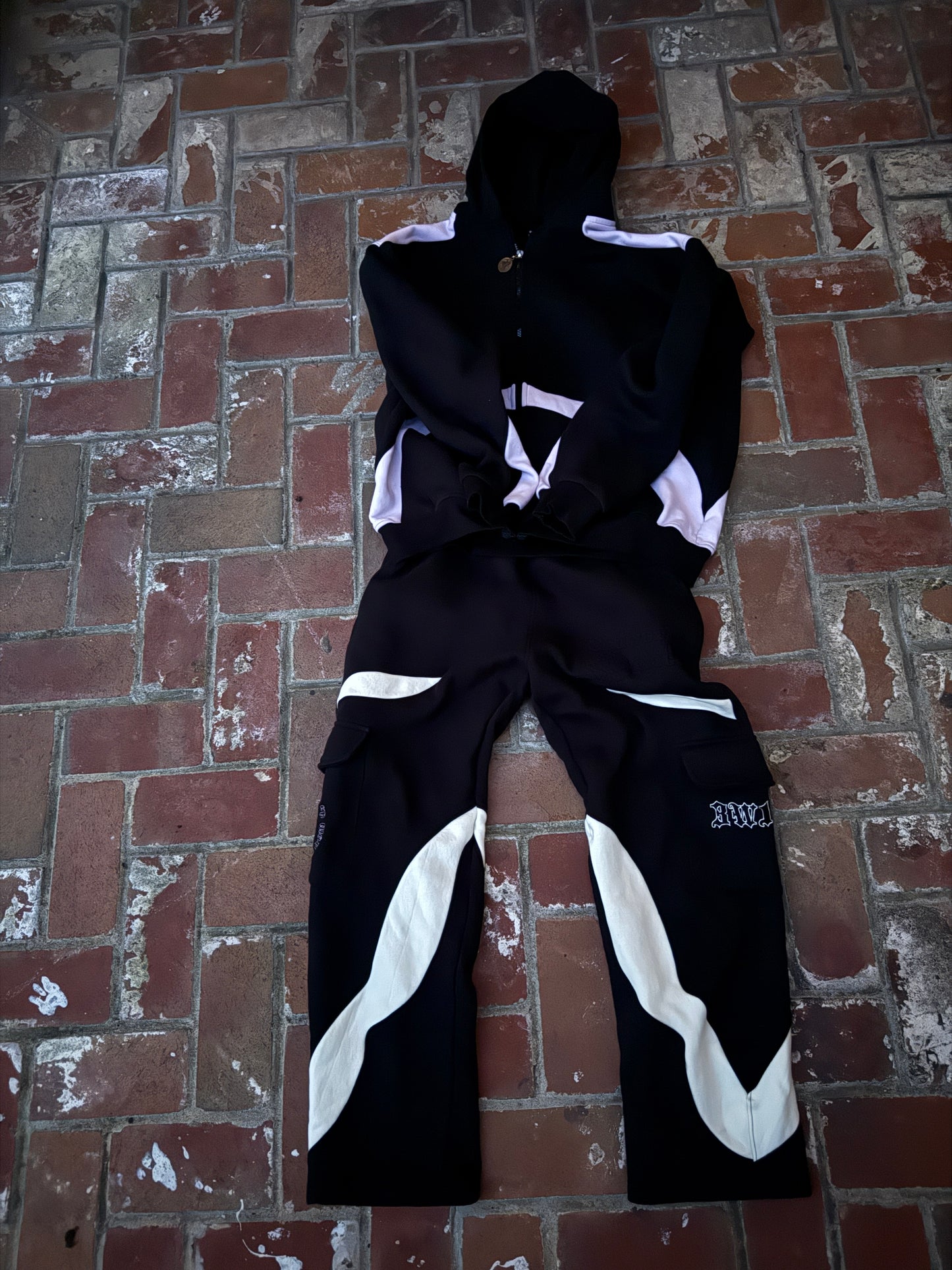 V2 CARGO SWEATPANTS [BLACK/CREAM]