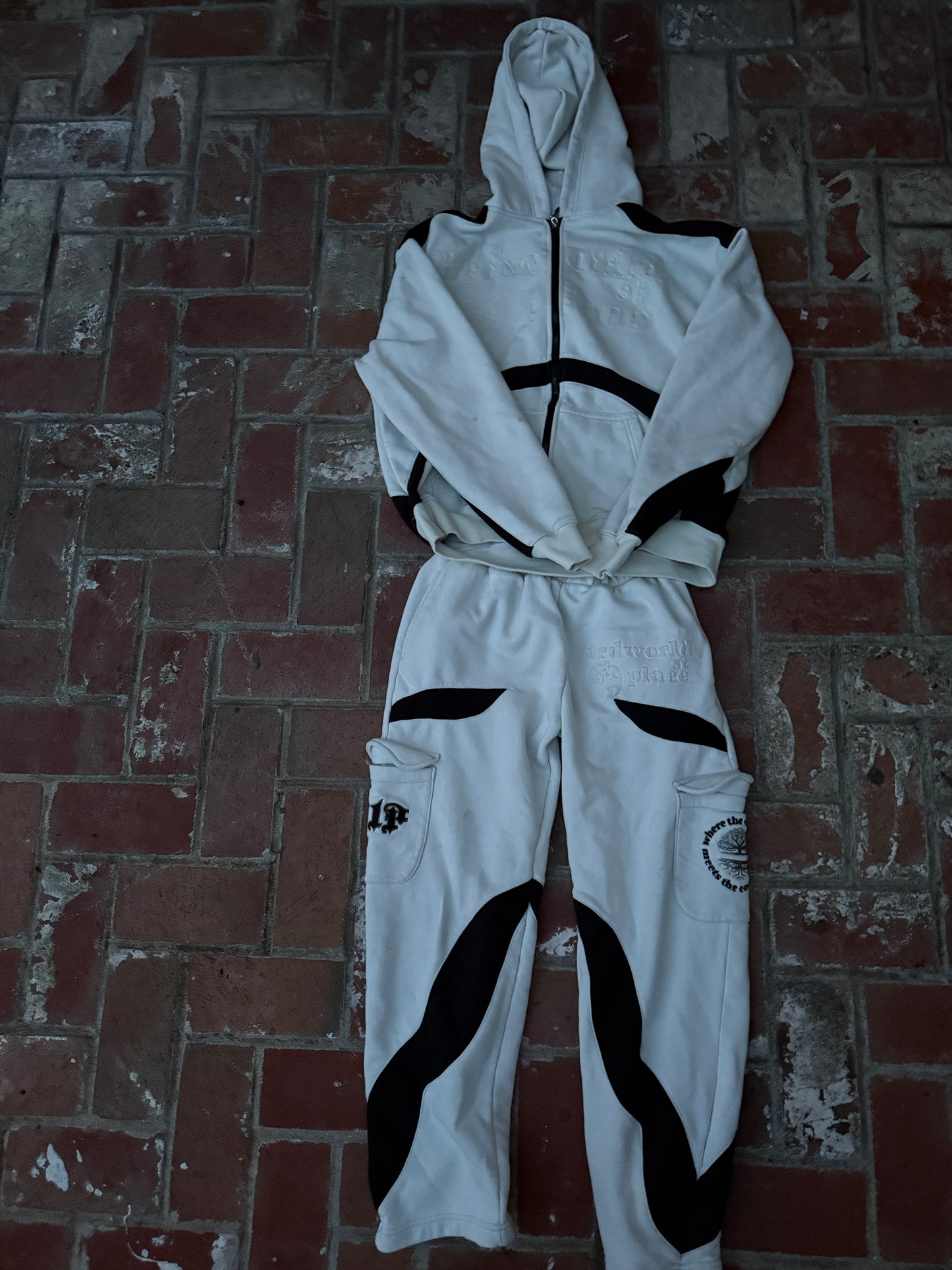 V2 CARGO SWEATPANTS [CREAM/BLACK]